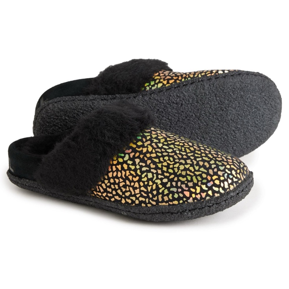 SOREL Youth Nakiska Slide II in Black and gold
